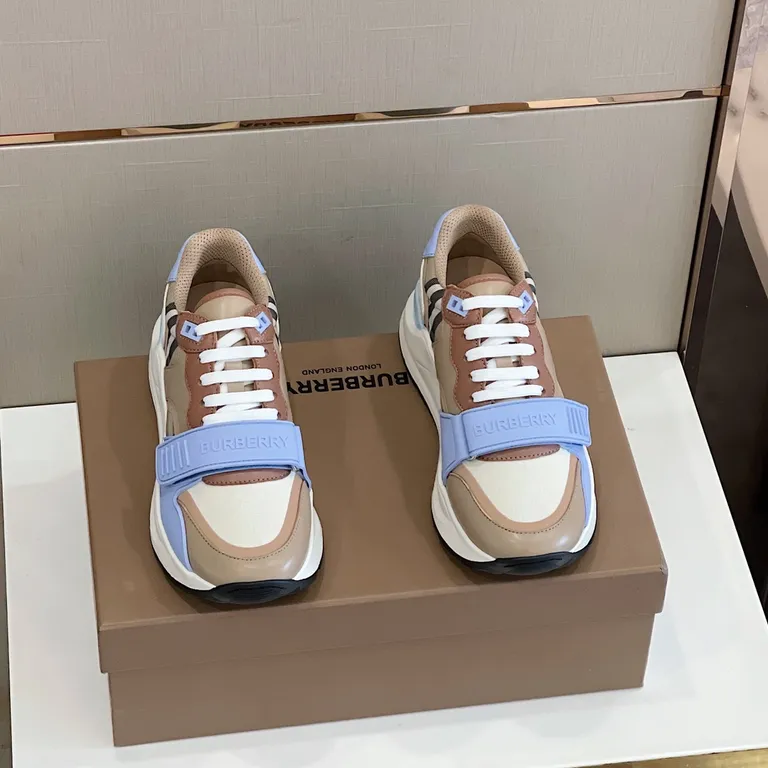 Burberry Shoe 